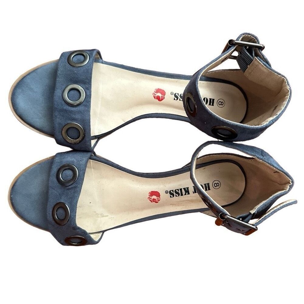 Cute suede andโmetals sandals - size 8